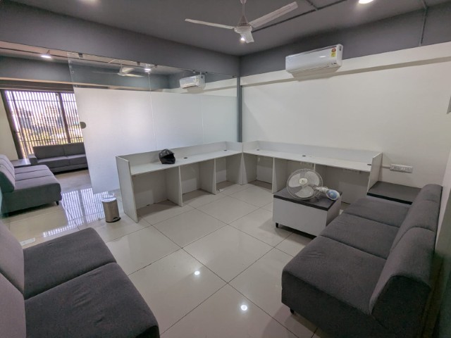 Office 865 Sq. Ft. Commercial Office for Rent in Sindhu Bhavan Road Ahmedabad - Media 6