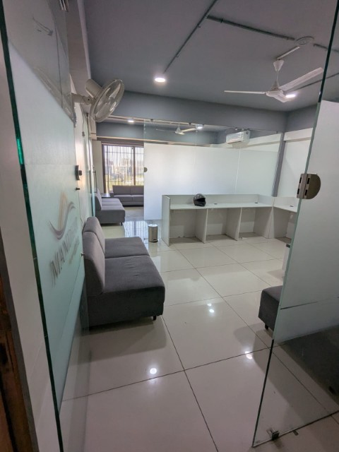 Office 865 Sq. Ft. Commercial Office for Rent in Sindhu Bhavan Road Ahmedabad - Media 7