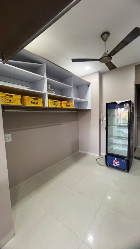 Shop 290 Sq. Ft. Commercial Showroom for Rent in Gota Ahmedabad - Media 5
