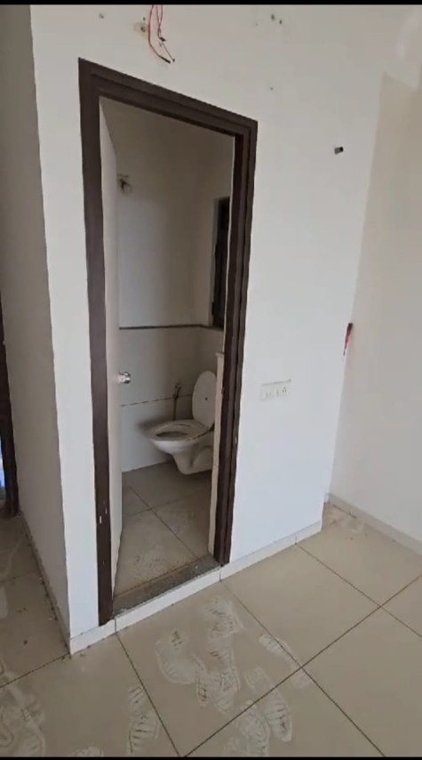 Office 583 Sq. Ft. Commercial Office for Sale in Sg Highway Ahmedabad - Media 4