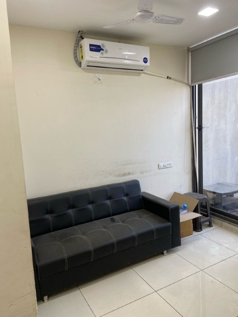 Office 634 Sq. Ft. Commercial Office for Rent in Sg Highway Ahmedabad - Media 2