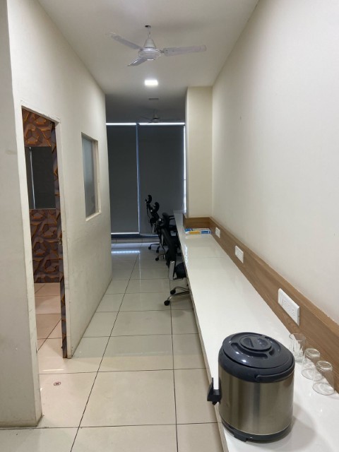 Office 634 Sq. Ft. Commercial Office for Rent in Sg Highway Ahmedabad - Media 5