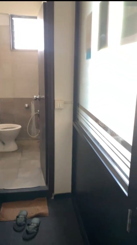 Office 650 Sq. Ft. Commercial Office for Rent in Zydus Road Ahmedabad - Media 7