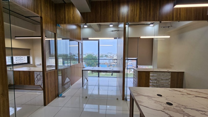 Office 1050 Sq. Ft. Commercial Office for Sale in Sg Highway Ahmedabad - Media 3