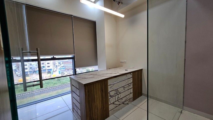 Office 1050 Sq. Ft. Commercial Office for Sale in Sg Highway Ahmedabad - Media 4
