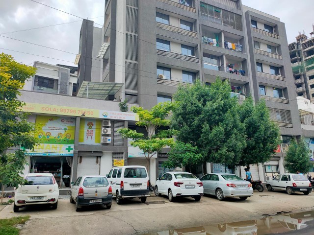 Showroom 685 Sq. Ft. Showroom Ground Floor for Sale in Sola Ahmedabad