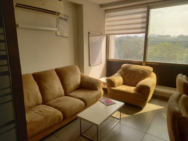 Office 1100 Sq. Ft. Commercial Office for Rent in Sg Highway Ahmedabad - Media 2
