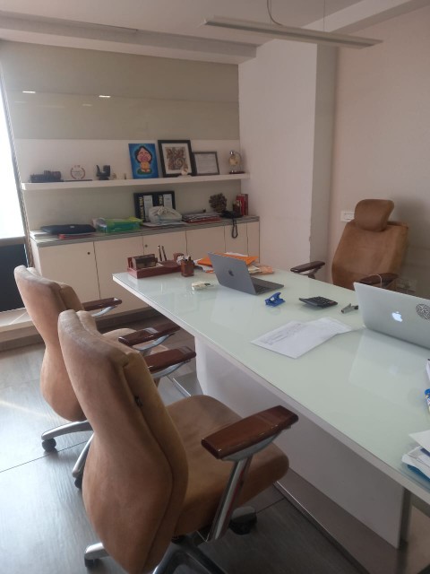 Office 1100 Sq. Ft. Commercial Office for Rent in Sg Highway Ahmedabad - Media 3