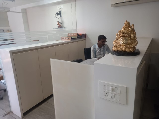 Office 1100 Sq. Ft. Commercial Office for Rent in Sg Highway Ahmedabad - Media 4