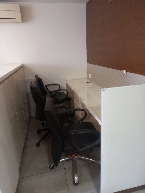 Office 1100 Sq. Ft. Commercial Office for Rent in Sg Highway Ahmedabad - Media 5
