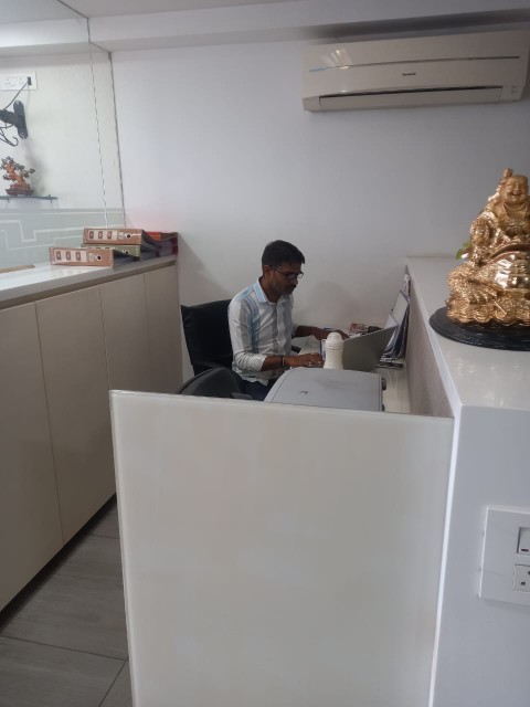 Office 1100 Sq. Ft. Commercial Office for Rent in Sg Highway Ahmedabad - Media 11
