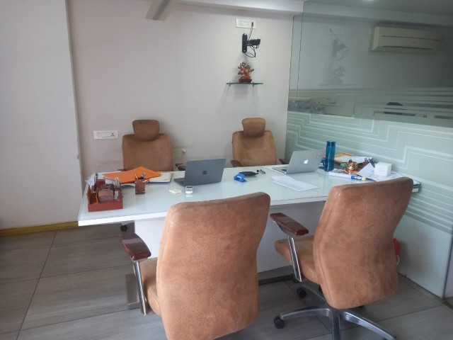 Office 1100 Sq. Ft. Commercial Office for Rent in Sg Highway Ahmedabad - Media 12