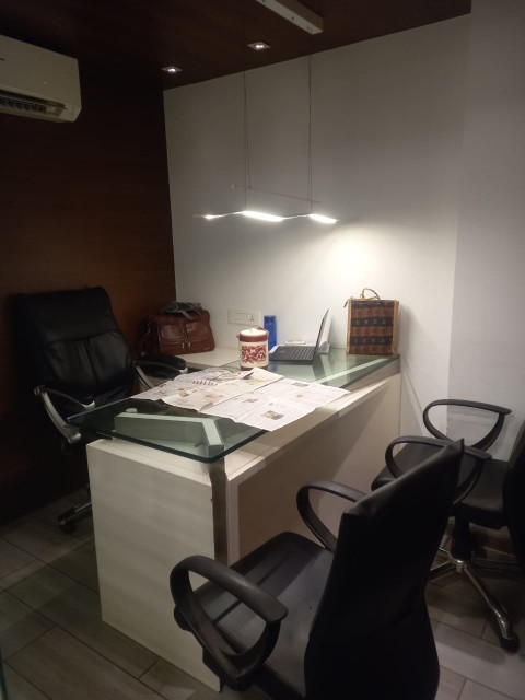 Office 1100 Sq. Ft. Commercial Office for Rent in Sg Highway Ahmedabad - Media 13