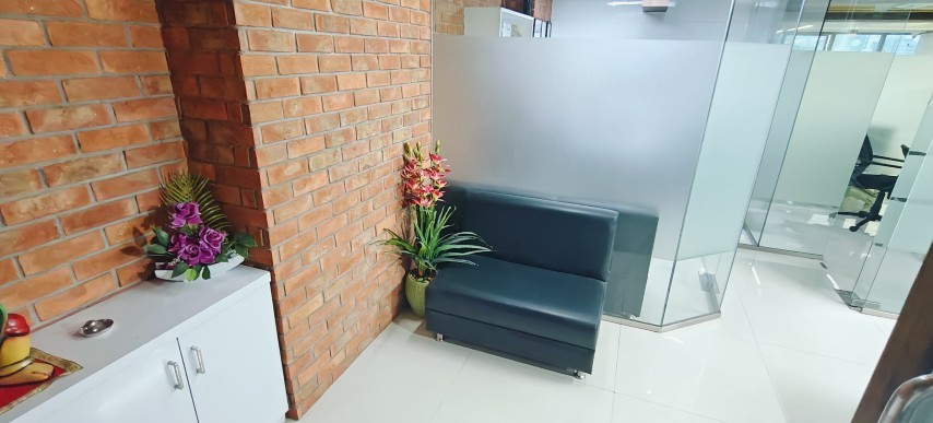 Office 2372 Sq. Ft. Commercial Office for Rent in Thaltej Ahmedabad - Media 5