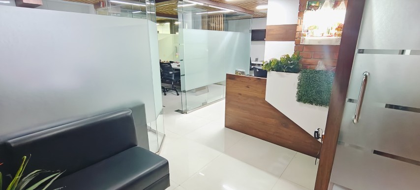 Office 2372 Sq. Ft. Commercial Office for Rent in Thaltej Ahmedabad - Media 6