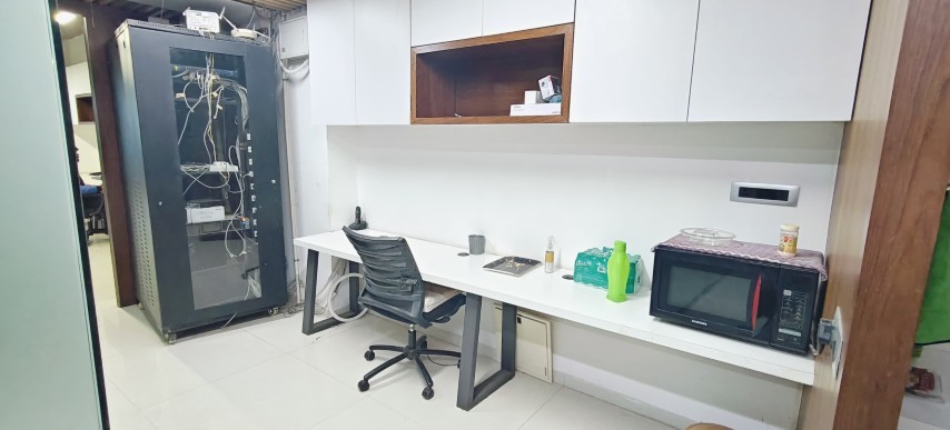 Office 2372 Sq. Ft. Commercial Office for Rent in Thaltej Ahmedabad - Media 8