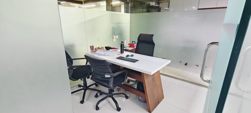 Office 2372 Sq. Ft. Commercial Office for Rent in Thaltej Ahmedabad - Media 10