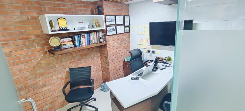 Office 2372 Sq. Ft. Commercial Office for Rent in Thaltej Ahmedabad - Media 11