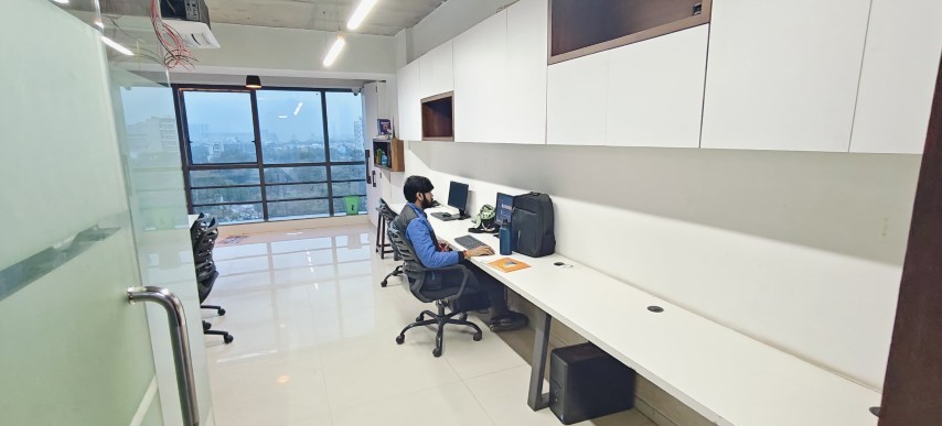 Office 2372 Sq. Ft. Commercial Office for Rent in Thaltej Ahmedabad - Media 13