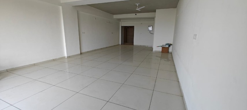 Office 1335 Sq. Ft. Commercial Office for Rent in Sg Highway Ahmedabad - Media 2