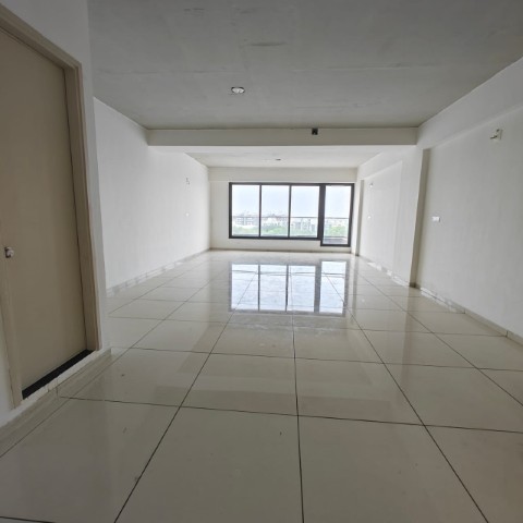 Office 1335 Sq. Ft. Commercial Office for Rent in Sg Highway Ahmedabad - Media 5