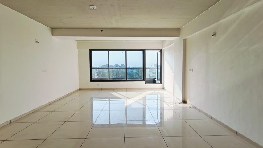 Office 1101 Sq. Ft. Commercial Office for Rent in Sg Highway Ahmedabad