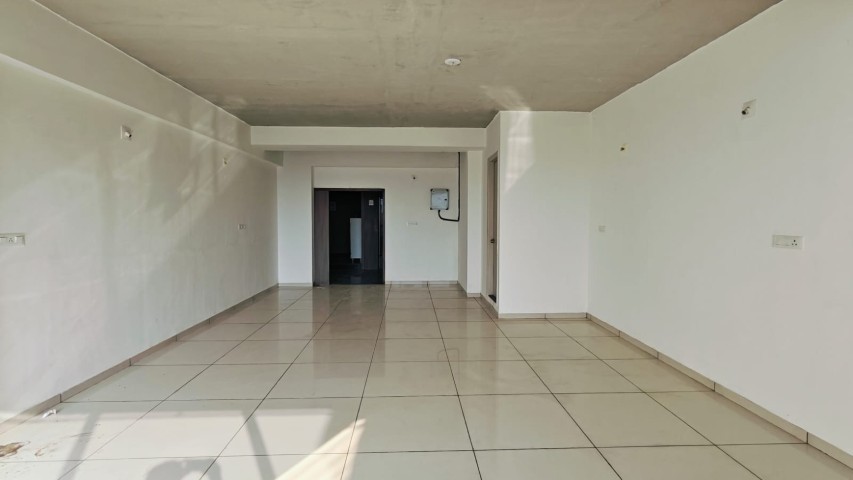 Office 1101 Sq. Ft. Commercial Office for Rent in Sg Highway Ahmedabad - Media 6