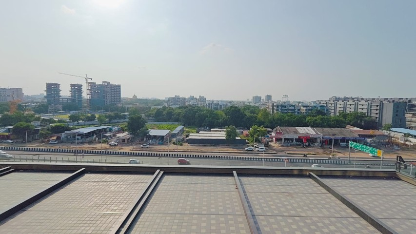 Office 1101 Sq. Ft. Commercial Office for Rent in Sg Highway Ahmedabad - Media 8