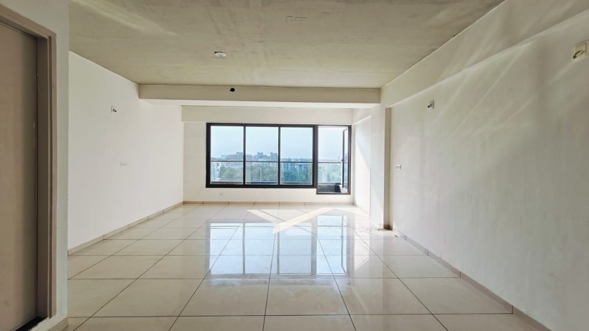 Office 1101 Sq. Ft. Commercial Office for Rent in Sg Highway Ahmedabad - Media 12