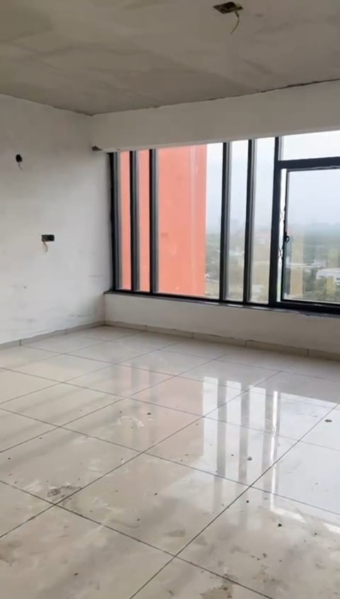 Office 885 Sq. Ft. Commercial Office for Rent in Sg Highway Ahmedabad