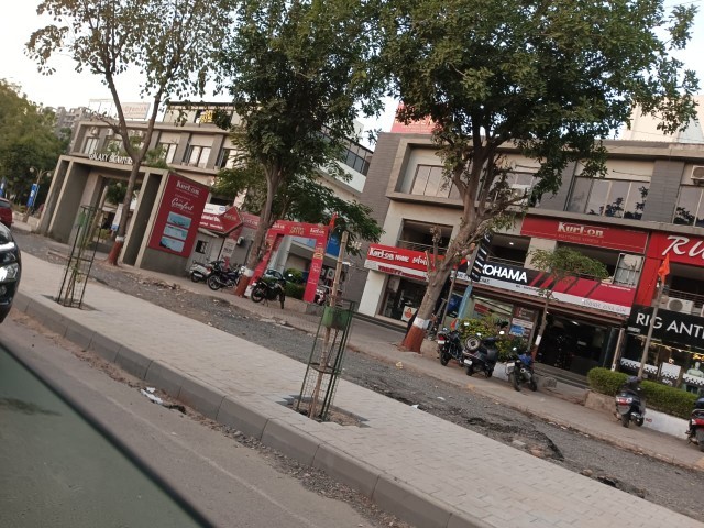 Showroom 2275 Sq. Ft. Showroom First Floor for Rent in Science City Ahmedabad - Media 2