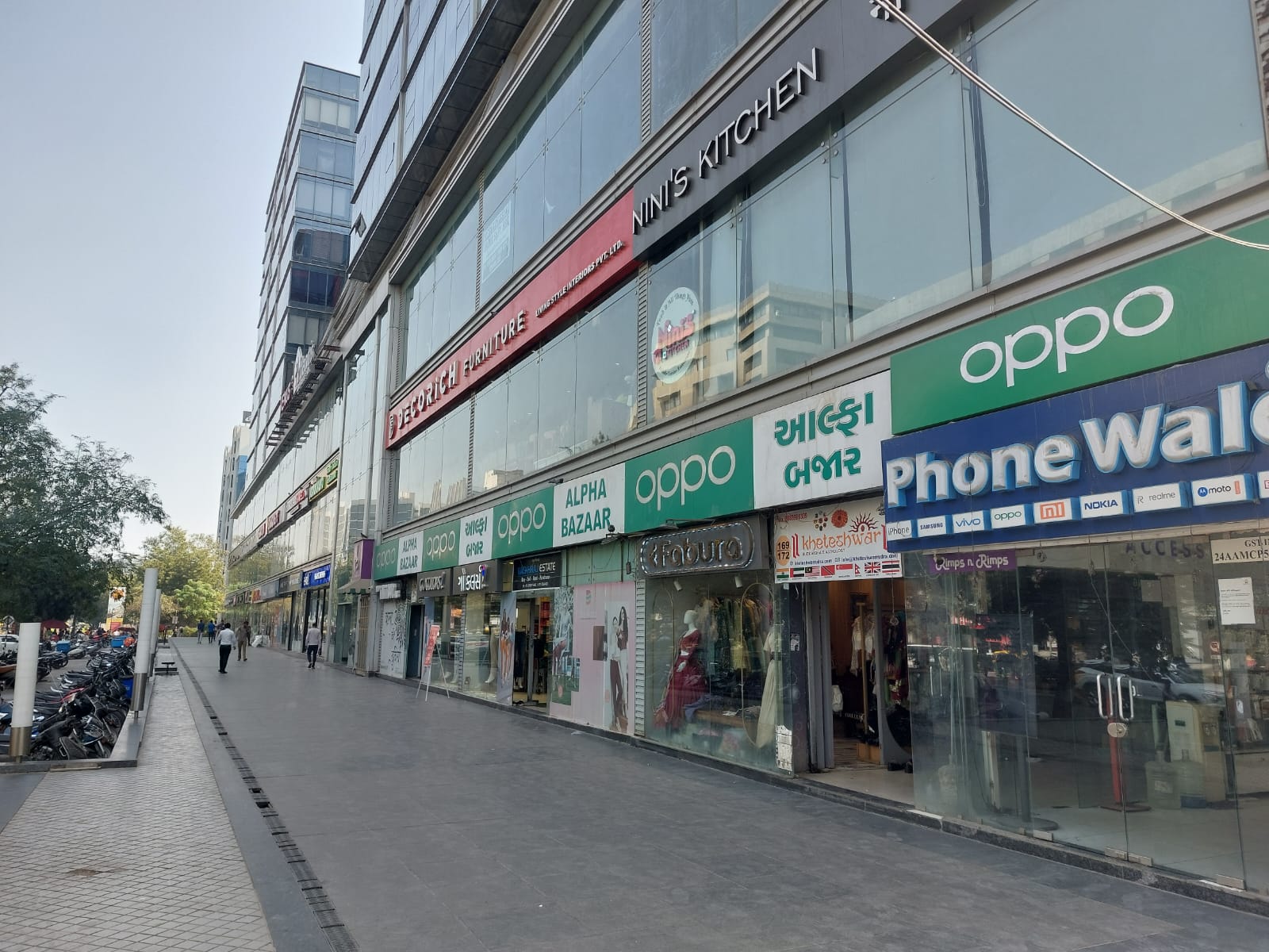 Shop 194 Sq. Ft. Commercial Showroom for Rent in Prahladnagar Ahmedabad - Media 3
