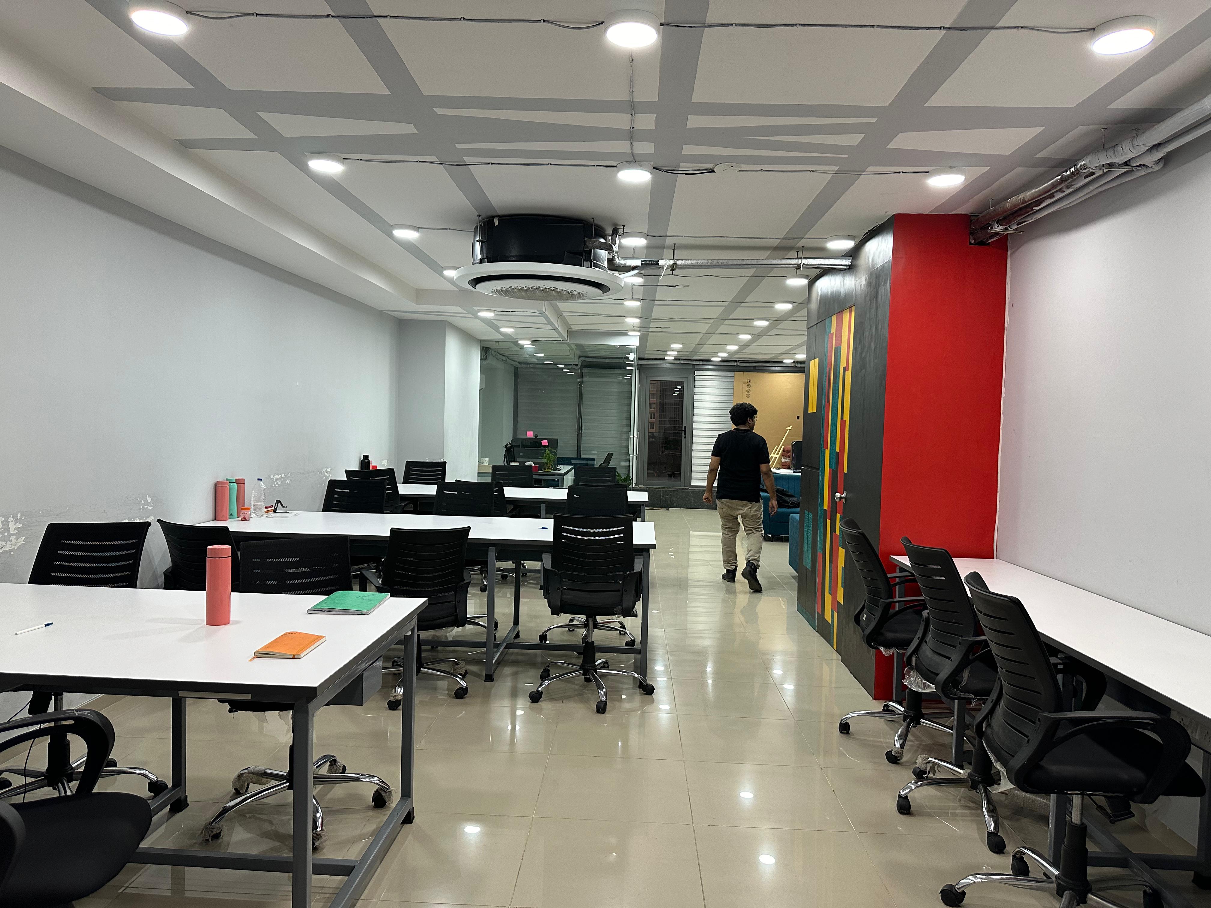 Office 1731 Sq. Ft. Commercial Office for Sale in Vastrapur Ahmedabad - Media 2