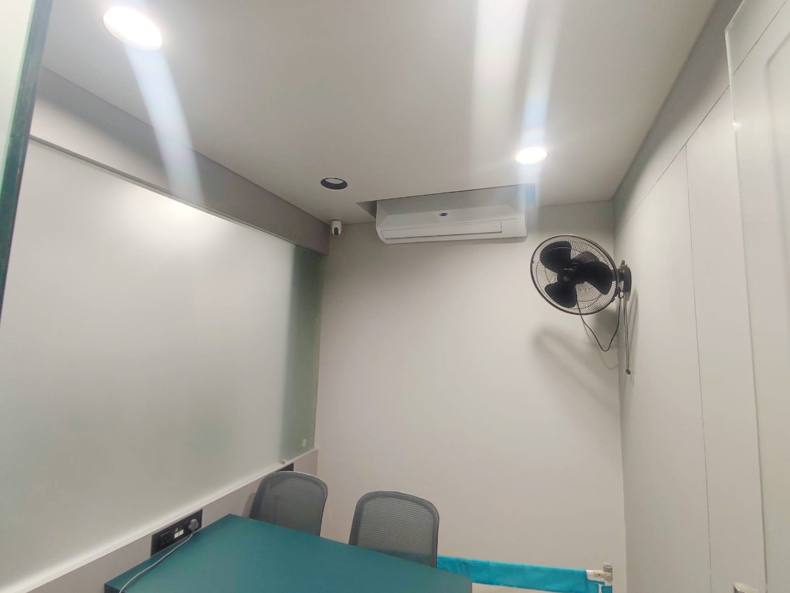 Office 731 Sq. Ft. Commercial Office for Rent in Sg Highway Ahmedabad - Media 3