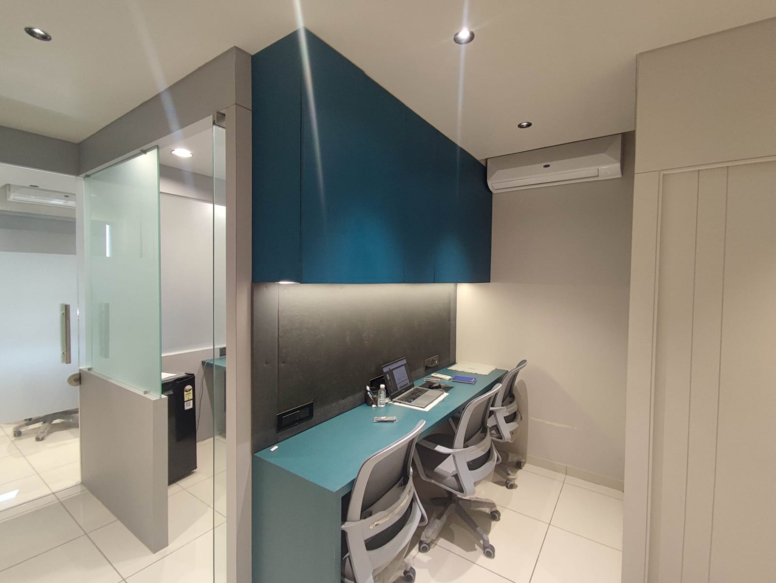 Office 731 Sq. Ft. Commercial Office for Rent in Sg Highway Ahmedabad - Media 11