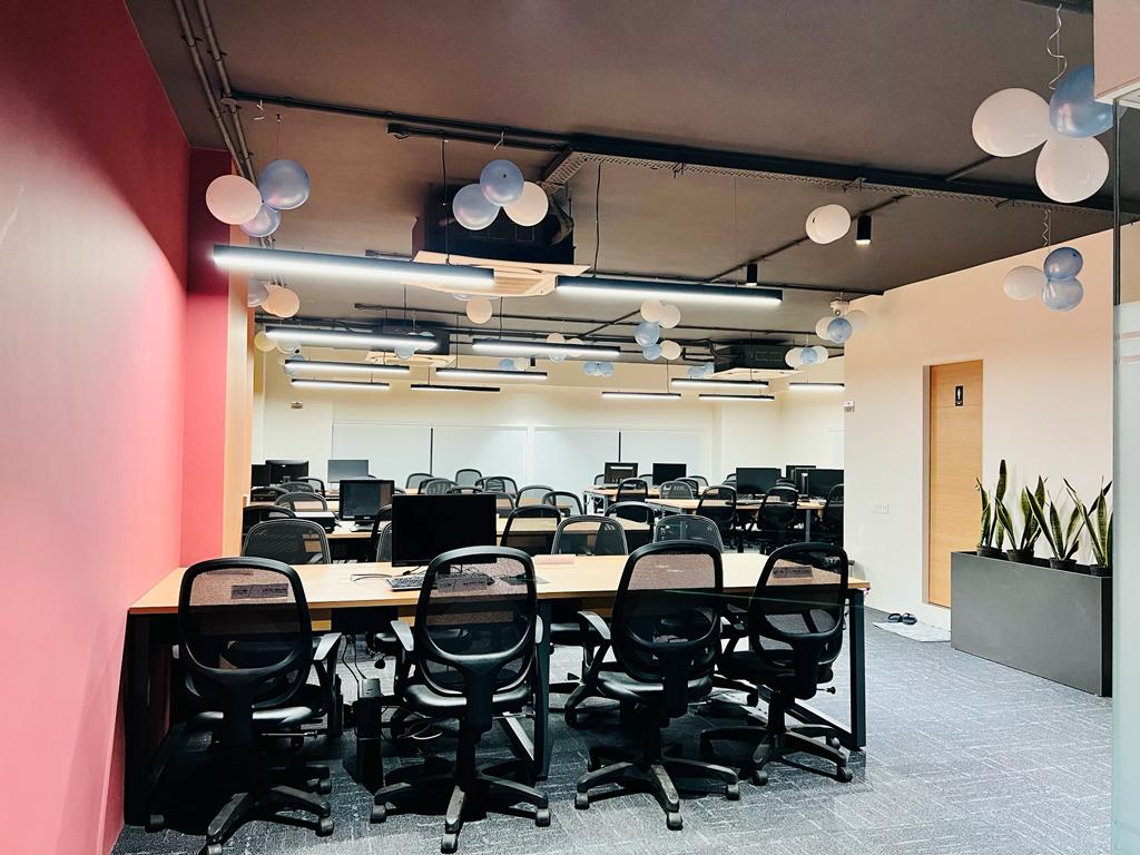 Office 8100 Sq. Ft. Commercial Office for Rent in Satellite Ahmedabad - Media 8