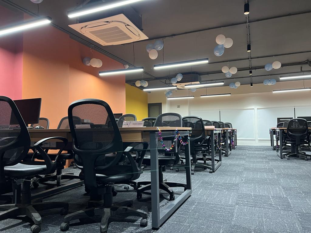 Office 8100 Sq. Ft. Commercial Office for Rent in Satellite Ahmedabad - Media 6