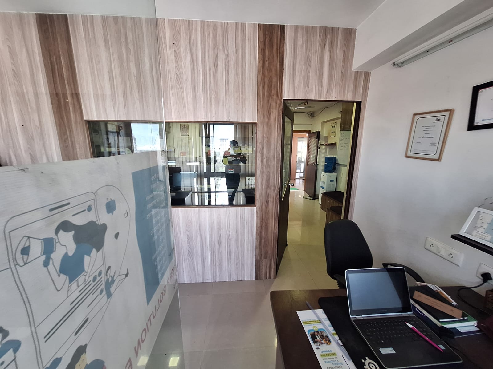 Office 663 Sq. Ft. Commercial Office for Rent in Vijay Cross Road Ahmedabad - Media 2