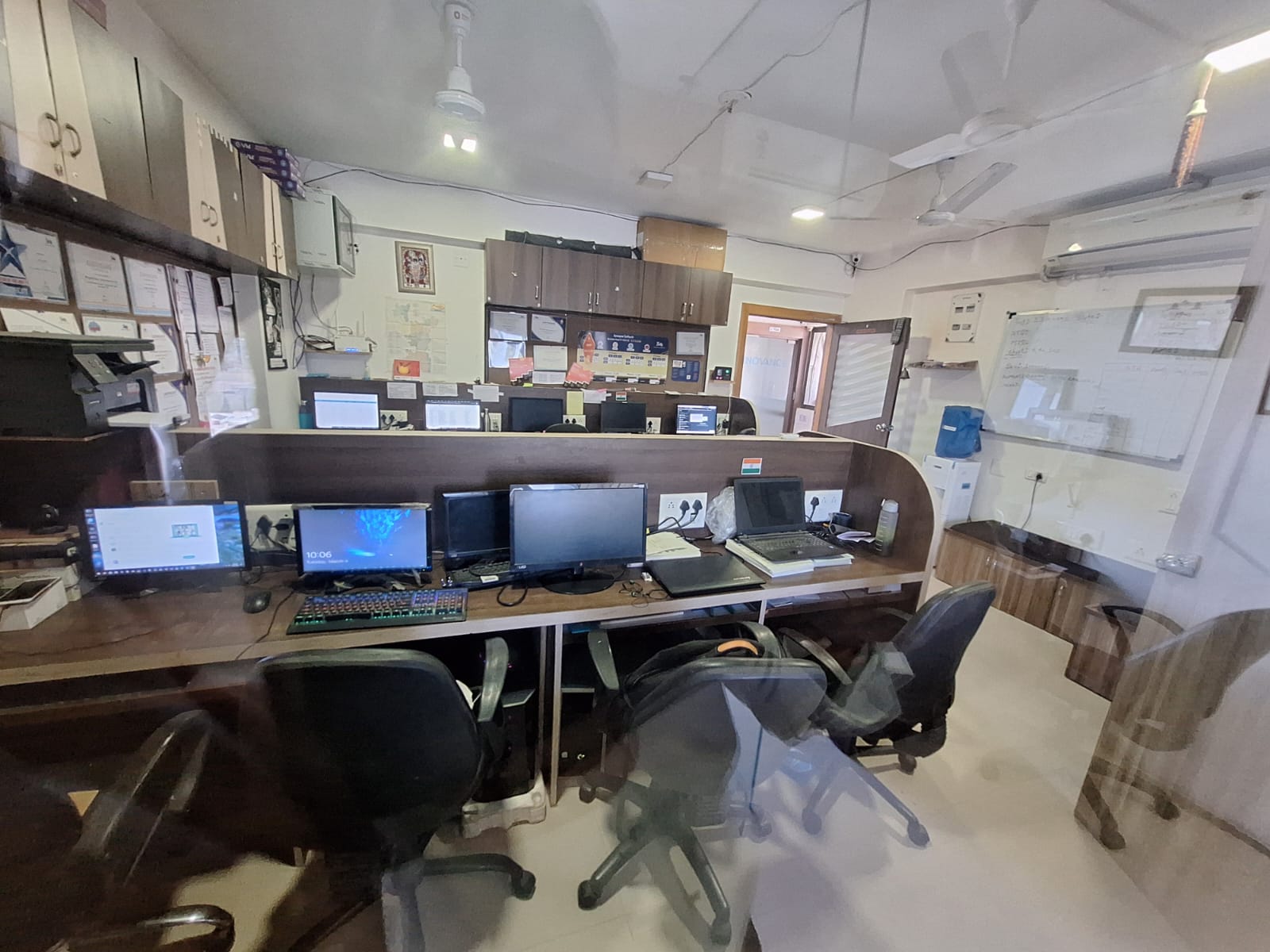 Office 663 Sq. Ft. Commercial Office for Rent in Vijay Cross Road Ahmedabad - Media 4
