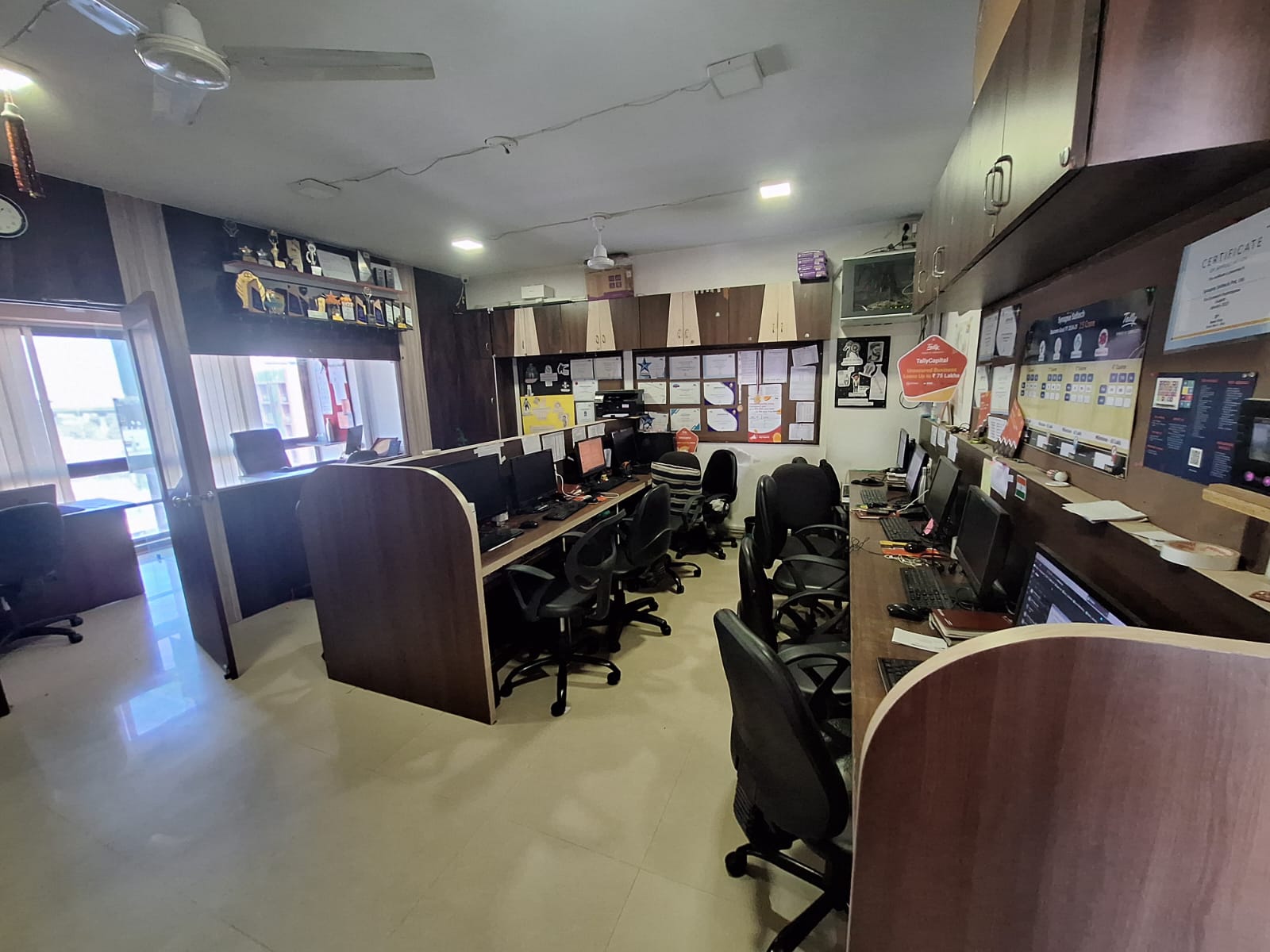 Office 663 Sq. Ft. Commercial Office for Rent in Vijay Cross Road Ahmedabad - Media 8