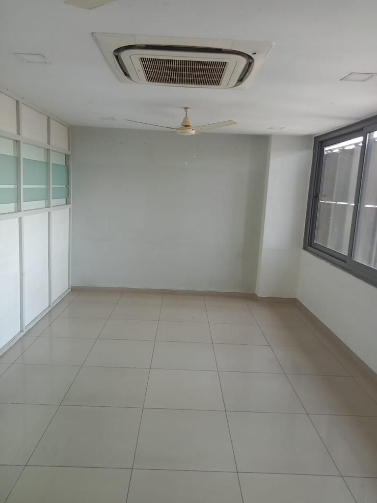 Office 1105 Sq. Ft. Commercial Office for Rent in Satellite Ahmedabad