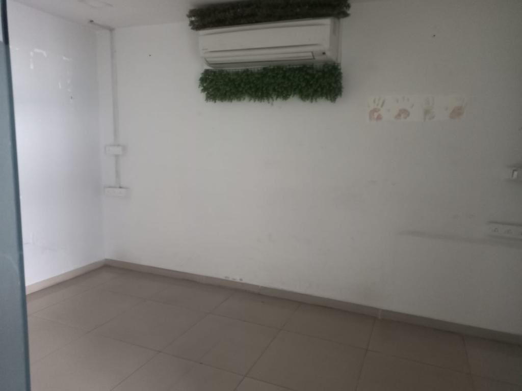 Office 1105 Sq. Ft. Commercial Office for Rent in Satellite Ahmedabad - Media 3