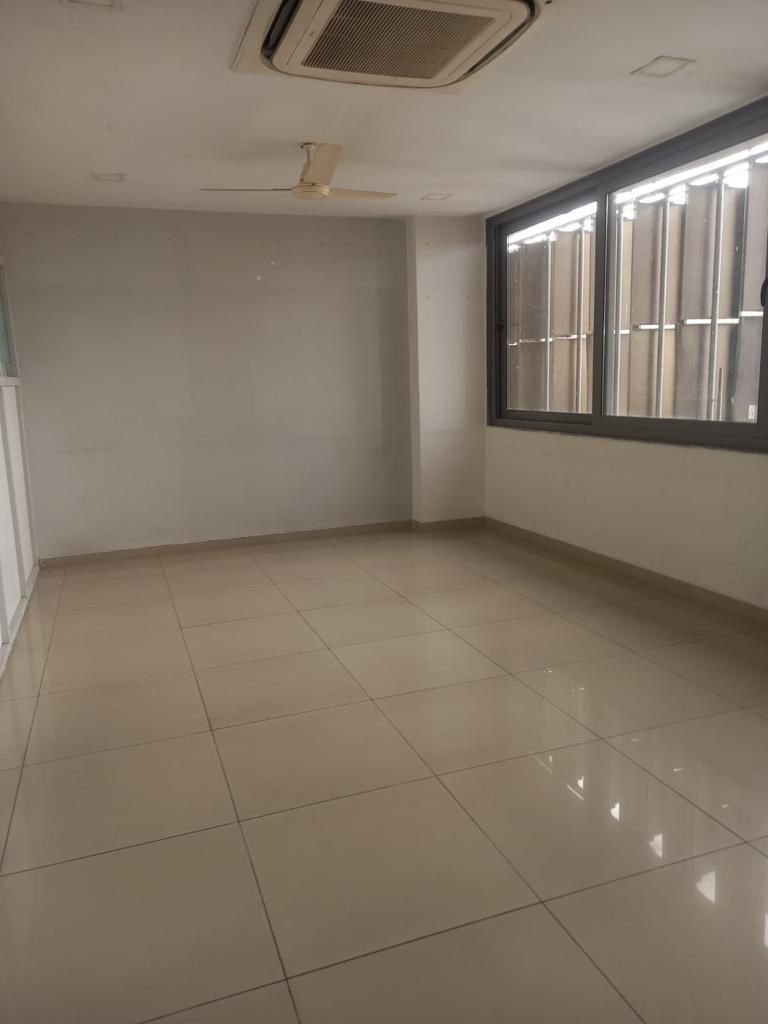 Office 1105 Sq. Ft. Commercial Office for Rent in Satellite Ahmedabad - Media 4