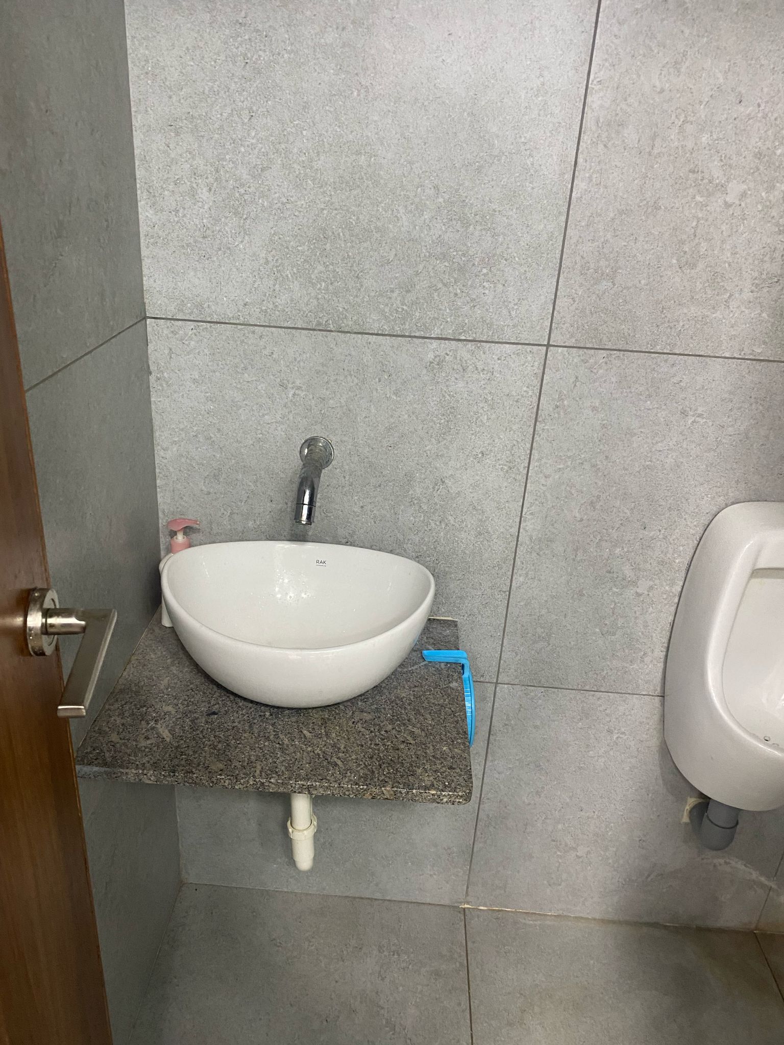 Office 610 Sq. Ft. Commercial Office for Sale in Jagatpur Ahmedabad - Media 2