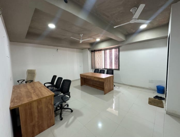 Office 725 Sq. Ft. Commercial Office for Rent in Jagatpur Ahmedabad - Media 2