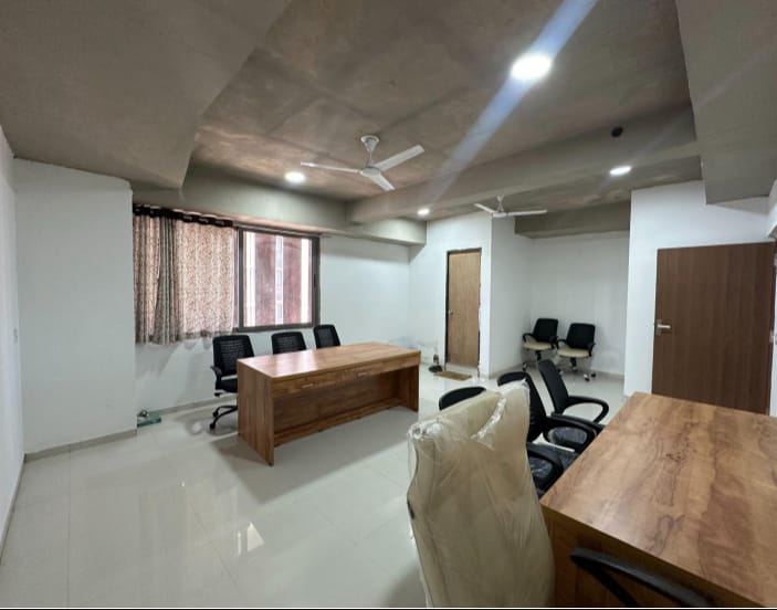 Office 725 Sq. Ft. Commercial Office for Rent in Jagatpur Ahmedabad - Media 4