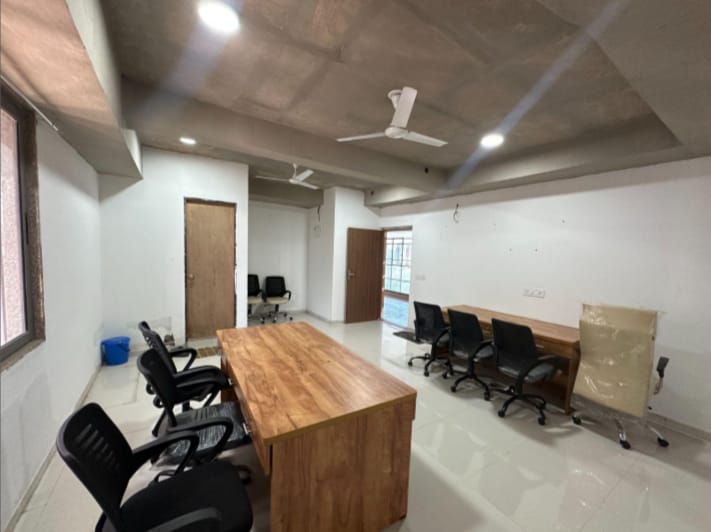 Office 725 Sq. Ft. Commercial Office for Rent in Jagatpur Ahmedabad - Media 5