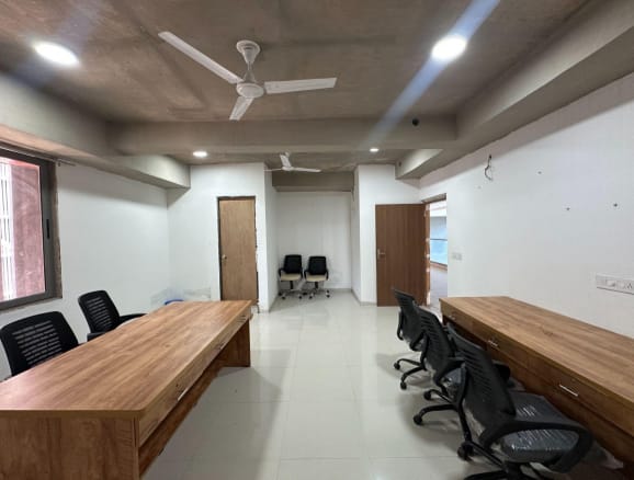 Office 725 Sq. Ft. Commercial Office for Rent in Jagatpur Ahmedabad - Media 6