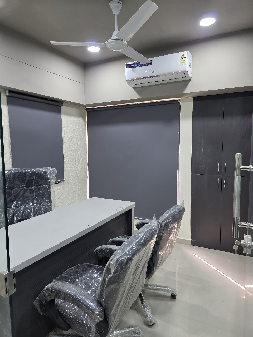 Office 1397 Sq. Ft. Commercial Office for Rent in Makarba Ahmedabad - Media 3