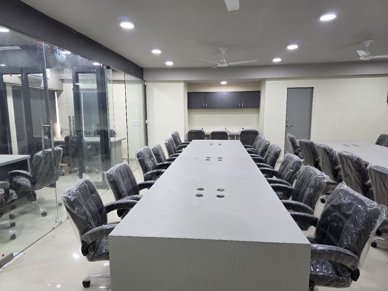 Office 1397 Sq. Ft. Commercial Office for Rent in Makarba Ahmedabad - Media 5